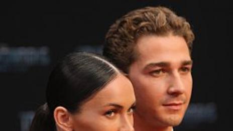 С едни гърди напред Меган ще трансформира света