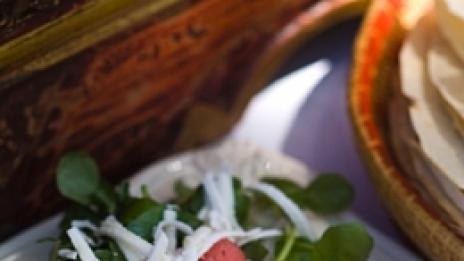 Солена динена салата със сирене