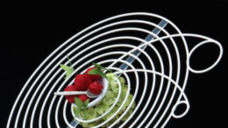 Кралски особи сразиха Англия с шапки