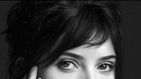 Скарлет няма спирка. Стана режисьорка