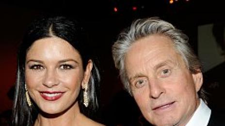 Боса по асфалта... Катрин се разходи без обувки