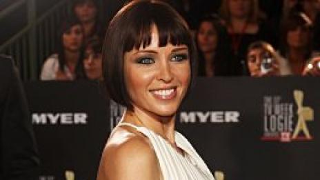 Очарование и разочарование на деня: Черил Коул като абажур?