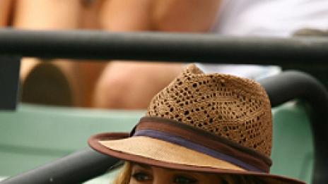 Шакира и любовта й към кокошките