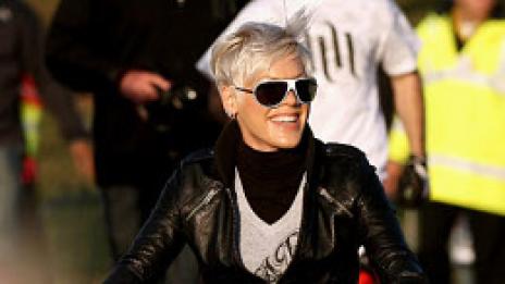 Страшни момичета - с панталони и токчета