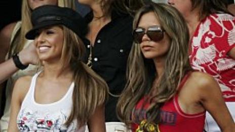 Войната на футболните съпруги: Вики срещу Черил