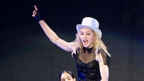 С Мадона отпред