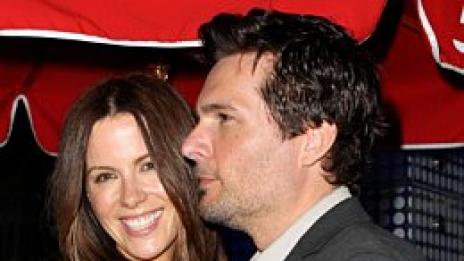 Елегантно и скучно. Така Кейт Бекинсейл навърши 36