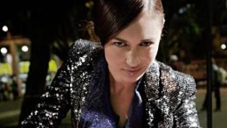 Олга е секси черешка. В кампари