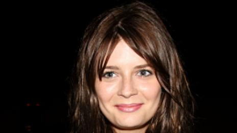 Миша Бартън се оправя. Доказателството – нова прическа