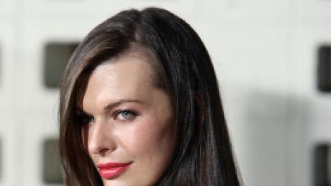 Йовович ще се омъжва заради детето си