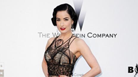 Дита фон Тийз и любовта й към чашките за яйца