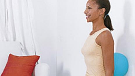 Седни на стената за стегнати крака