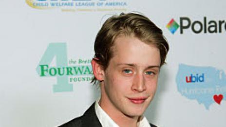 Невероятно. Макколи Кълкин е баща на най-малкия син на Джако