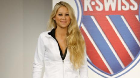 Новата роля на Ана Курникова. И топките