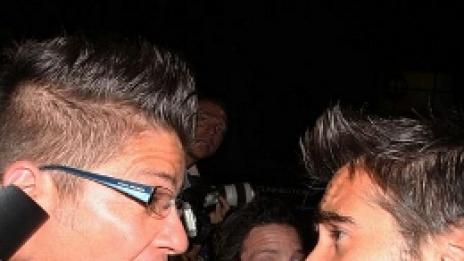 Колин Фарел побесня и се нахвърли върху папарак