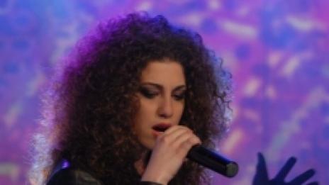 It’s Not Right. Невена напуска, Нора се раздава