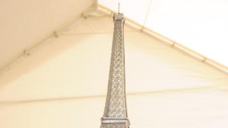 Charlie le Mindu: с айфеловата кула в косите