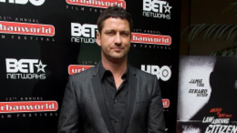 Джерард Бътлър и къпиновото сладко