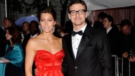 Джъстин Тимбърлейк заряза Джесика Бийл. По телефона