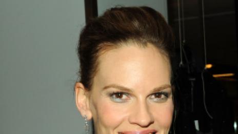 Голата Хилари Суонк и детето на приятеля й