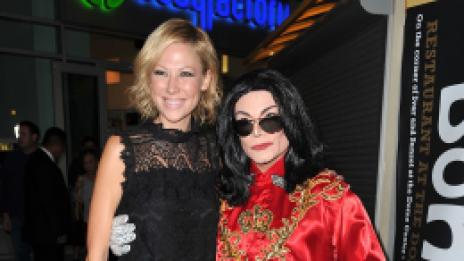 Елвис... ъ-ъ-ъ, Джако е жив!