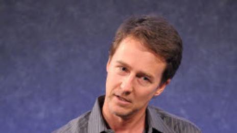 Той е знаменитост и мрази Мрежата