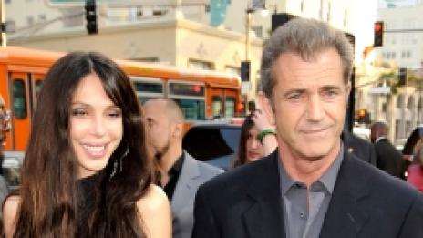 По холивудски. Мел Гибсън се сдоби с осма рожба от руската си булка