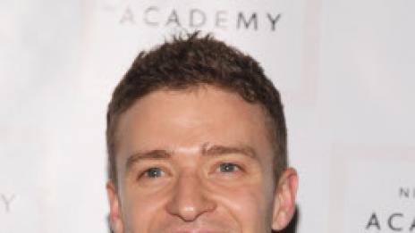 Кулата на Джъстин, ох не, на Айфел в Париж (видео)