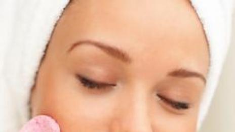 Простие движения*. Почистването на грима