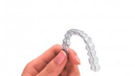 Подредени зъби без брекети? Вече е възможно