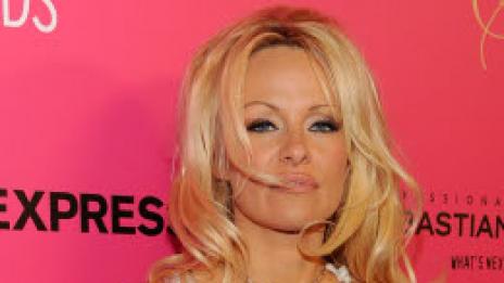 Памела Андерсън се пробва и в театъра. Неуспешно