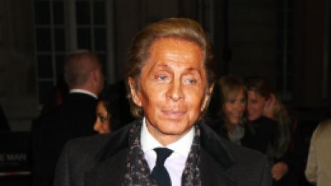 Модно бедствие: И все пак, каква е работата с тена на Валентино?