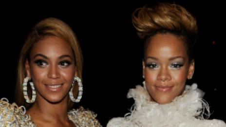 На тях им плащат, за да отидат на ревю