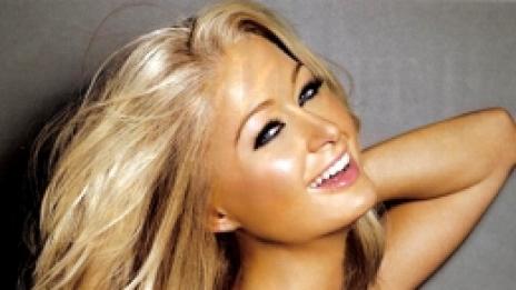 Ау, ами сега? Парис си загуби бюста