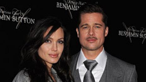 Анджелина снима, Брад пазарува. В Париж