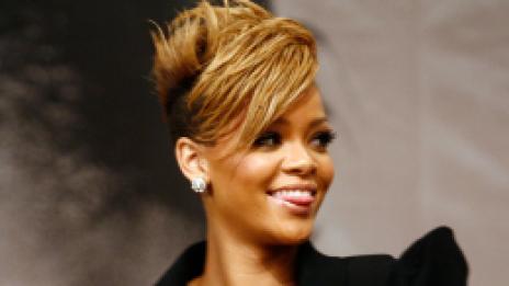 Риана на съд