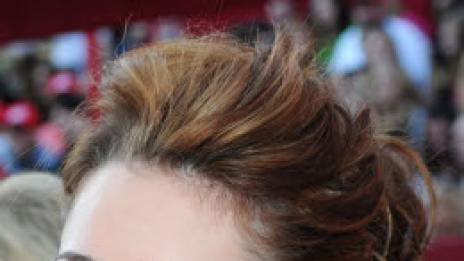 За абитуриенти: прическа и грим от Майли Сайръс