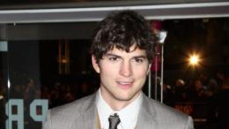 На Аштън Кътчър дори ръцете са секси