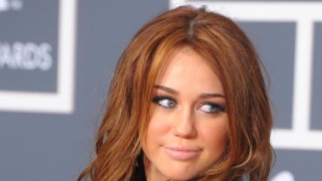 Майли Сайръс: Бях пристрастена към Twitter