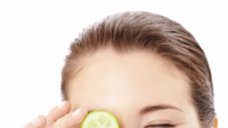 Против сенки под очите – кафе, мед и липа