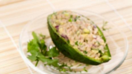 Авокадо с пилешко филе