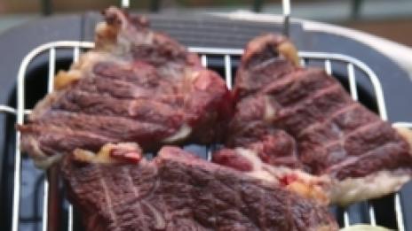 Внимание. Препеченото месо увеличава риска от рак