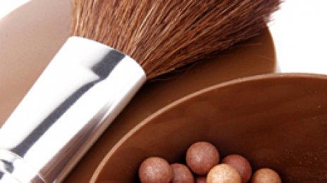 С бронзираща пудра – като целуната от слънцето