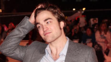 Робърт Патинсън не иска да мисли, обръсна си главата