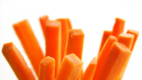 Френска салата с моркови и копър