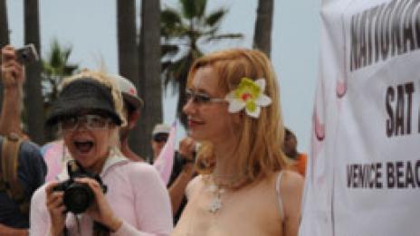 Гърди на показ - за още малко равноправие