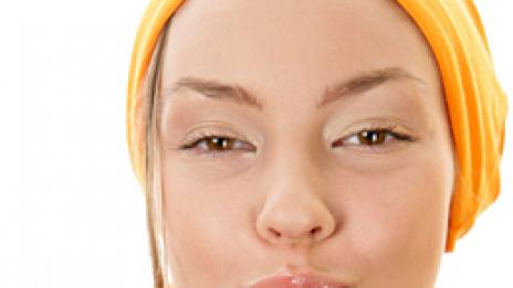 Аксесоарите на лятото: шалове и кърпи за глава