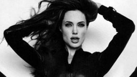 Анджелина Джоли и новата й татуировка