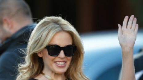 Кайли се завърна в Австралия