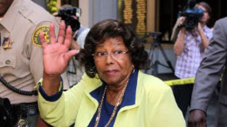 Майката на Майкъл Джексън завежда дело